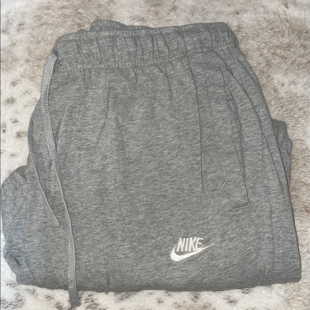 Nike Gray Sweatpants with Elastic Waistband and Relaxed Fit Lightweight Knit
